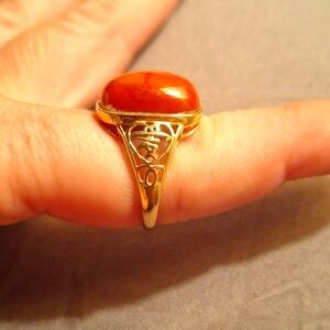 Stunning Oxblood Jade Cabochon Ring 14 karat gold